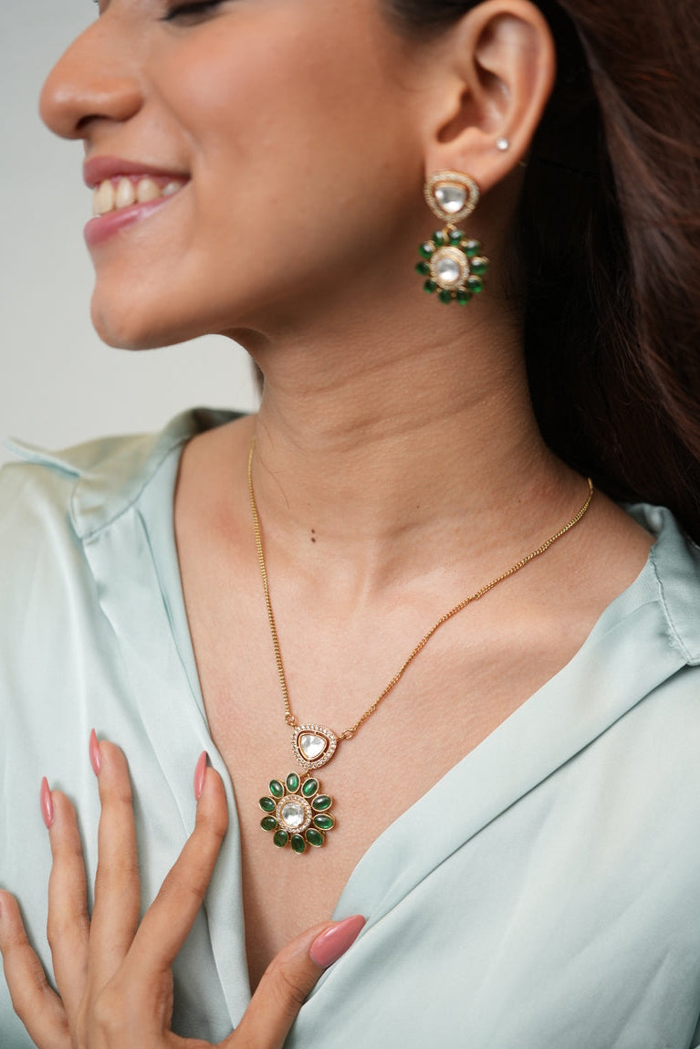Gulnoor Pendant Set